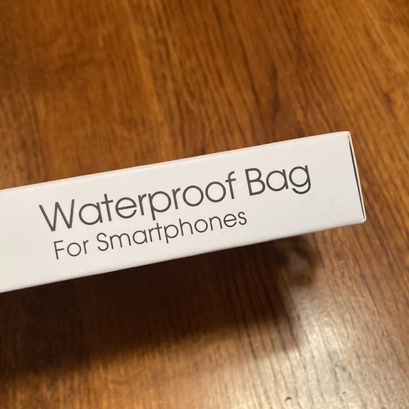 🌸NIB CHARGE WORX Waterproof Bag for smartphone - up to 6.5” - Picture 7 of 8